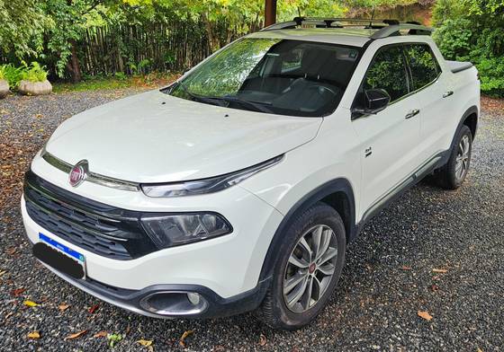 FIAT TORO 2.0 16V TURBO DIESEL VOLCANO 4WD AT9 FIAT TORO 2.0 16V TURBO DIESEL VOLCANO 4WD AT9